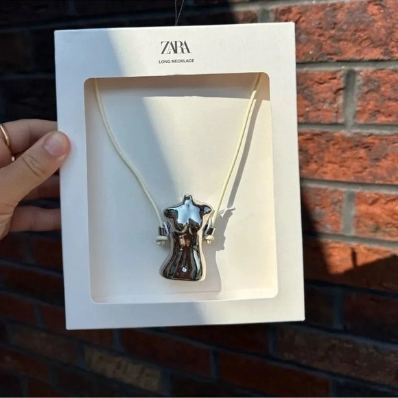 ZARA BUST CHARM NECKLACE - Picture 9 of 9